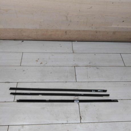 molding-zadnii-levyi-verxnii-naruznyi-dlia-stekla-renault-megane-ii-art-91446-big-0