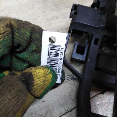 rucka-dveri-naruznaia-peredniaia-pravaia-ford-focus-3-art-93767-big-1