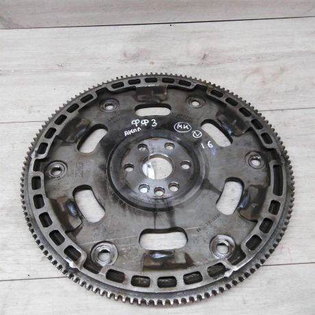 venec-zubcatyi-maxovika-ford-focus-3-art-15822-big-0