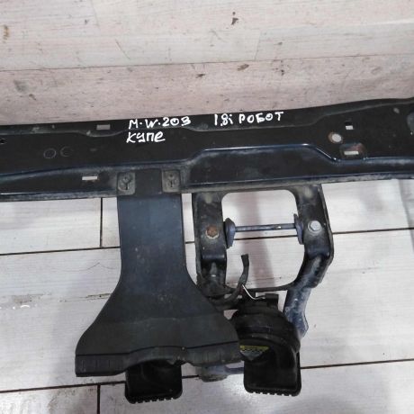 peredniaia-panel-televizor-mercedes-c-klass-w203-kupe-art-98082-big-2