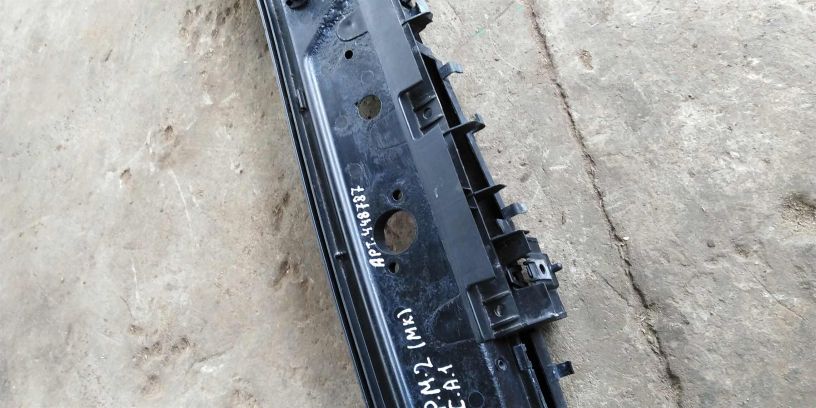 peredniaia-panel-televizora-renault-megane-ii-art-100800-big-8