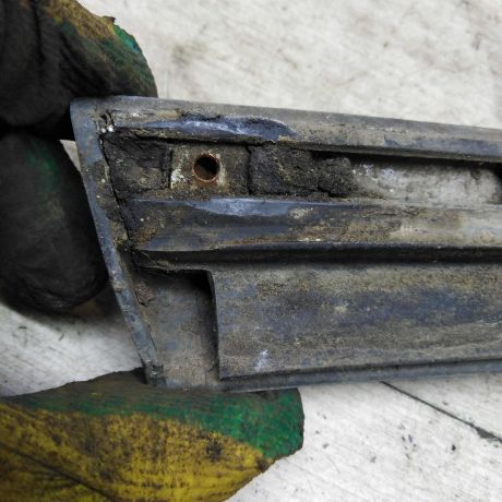 molding-dveri-zadnii-pravyi-niznii-audi-a6-c5-art-101431-big-3