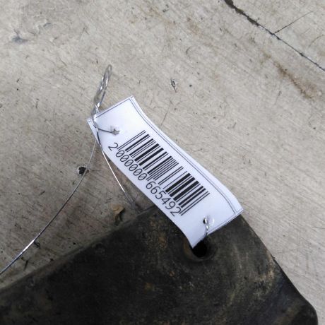 bryzgovik-perednii-pravyi-volkswagen-jetta-vi-art-105464-big-1