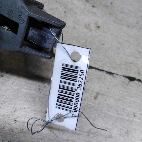 rucka-naruznaia-peredniaia-pravaia-volkswagen-jetta-5-volkswagen-golf-5-art-108020-big-1