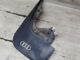 bryzgovik-zadnii-levyi-audi-a6-c5-art-110174