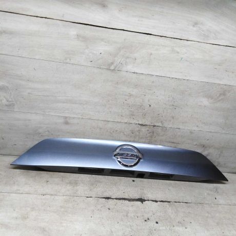 nakladka-na-krysku-bagaznika-fonar-podsvetki-nomera-nissan-qashqai-ii-restailing-art-111009-big-0