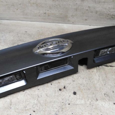 nakladka-na-krysku-bagaznika-fonar-podsvetki-nomera-nissan-qashqai-ii-restailing-art-111009-big-2