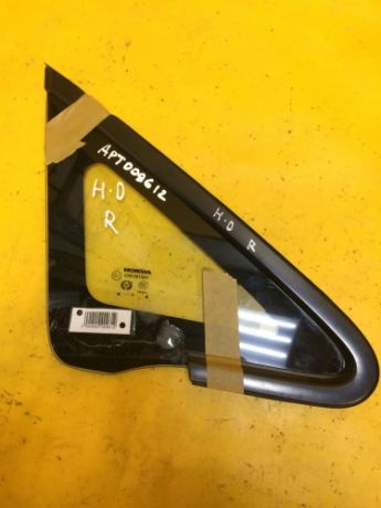 steklo-kuzovnoe-gluxoe-pravoe-honda-peredniaia-pravaia-fortocka-jazz-2008-g-art-12271-big-0