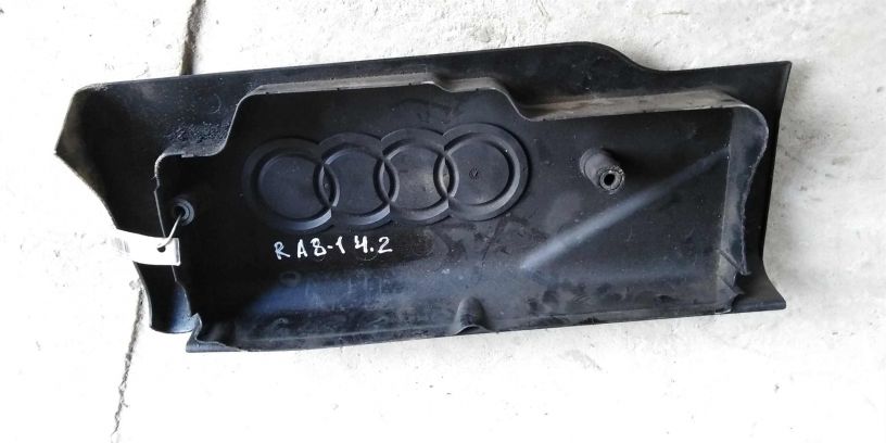 kryska-klapannaia-pravaia-audi-a8-d2-art-18604-big-1