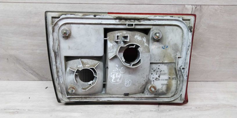 fonar-zadnii-levyi-audi-80-b4-art-14047-big-2