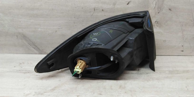 fonar-zadnii-pravyi-mazda-6-universal-art-14903-big-1