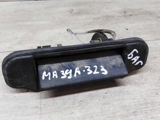 rucka-otkryvaniia-bagaznika-mazda-323-art-15660