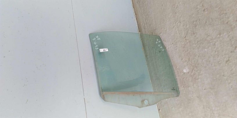 steklo-dveri-zadnee-pravoe-bmw-e39-art-18240-big-0