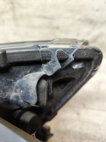 fara-pravaia-lada-granta-defekt-art-24298-big-5