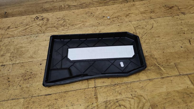 kryska-akkumuliatornoi-batarei-volkswagen-touareg-art-20417-big-1