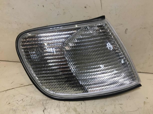 ukazatel-povorota-audi-100-c4-povorotnik-pravyi-art-29321-big-0