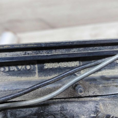 rucka-otkryvaniia-bagaznika-podsvetka-nomera-volvo-xc90-art-30207-big-2