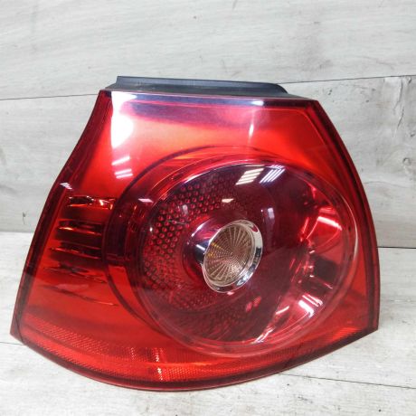 fonar-zadnii-levyi-volkswagen-golf-5-art-31992-big-0