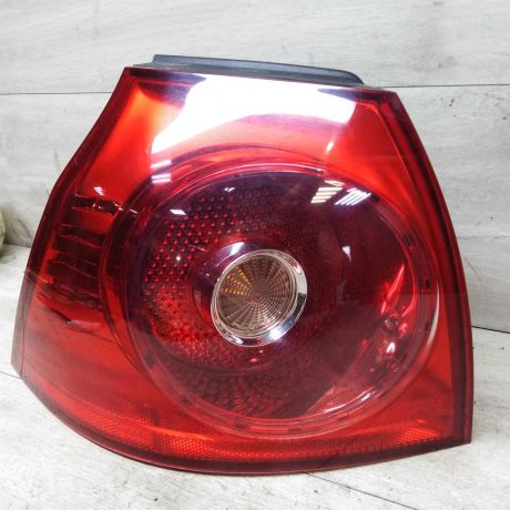 fonar-zadnii-levyi-volkswagen-golf-5-art-31992-big-1
