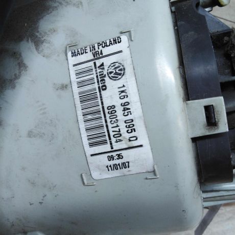 fonar-zadnii-levyi-volkswagen-golf-5-art-31992-big-3