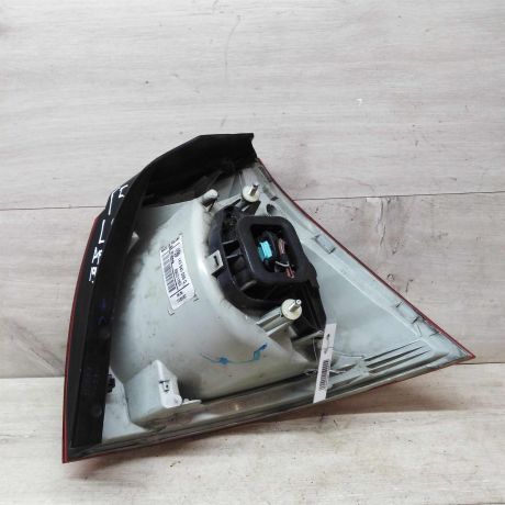 fonar-zadnii-levyi-volkswagen-golf-5-art-31992-big-4