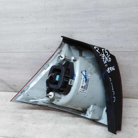 fonar-zadnii-pravyi-volkswagen-golf-5-art-31995-big-2