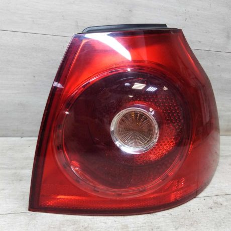fonar-zadnii-pravyi-volkswagen-golf-5-art-32114-big-0