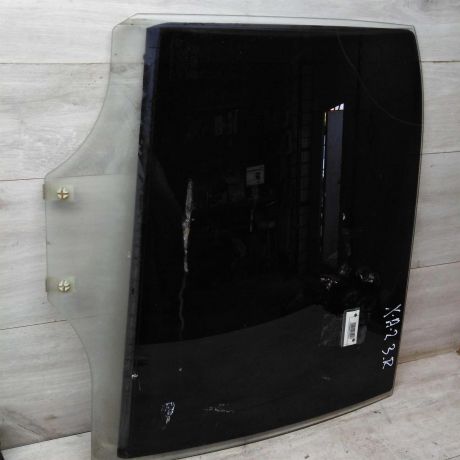 steklo-dveri-zadnee-pravoe-hyundai-accent-2-art-32550-big-0