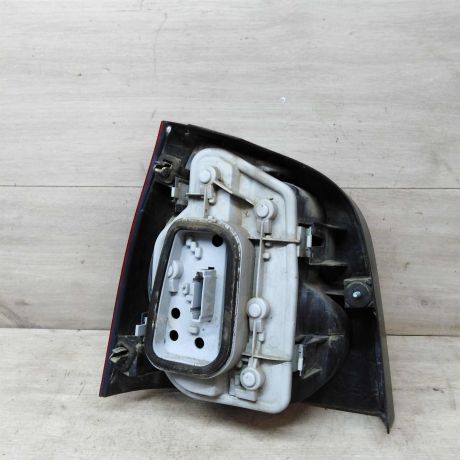 fonar-zadnii-pravyi-volkswagen-polo-4-art-32632-big-1