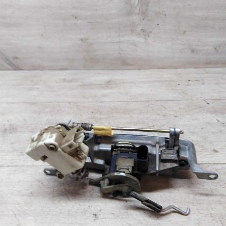 rucka-otkryvaniia-bagaznika-volkswagen-polo-4-art-32692-big-1