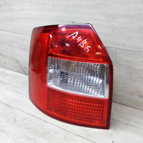 fonar-zadnii-levyi-audi-a4-b6-universal-art-33207-big-0