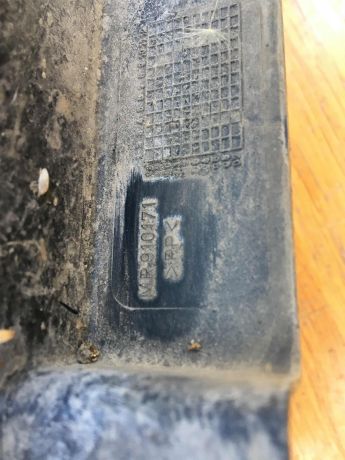 zabornik-vozduxa-radiatora-mitsubishi-carisma-rest-art-33334-big-2