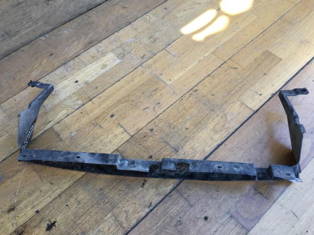 zabornik-vozduxa-radiatora-mitsubishi-carisma-rest-art-33334-big-1