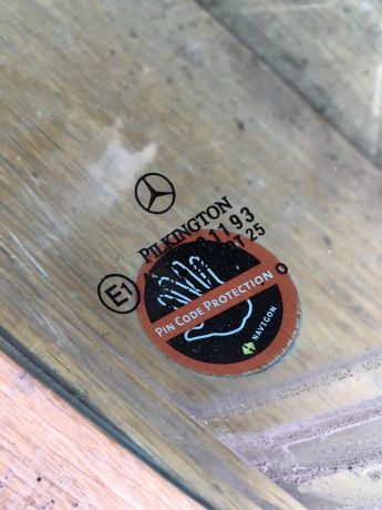 steklo-dveri-perednee-pravoe-mercedes-w203-do-rest-art-33411-big-2