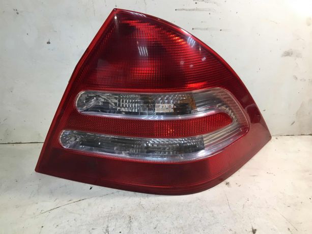fonar-zadnii-pravyi-mercedes-benz-w203-art-33479-big-0