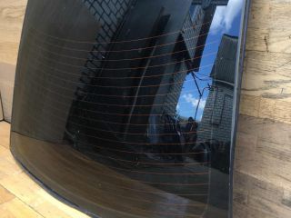 steklo-zadnee-chevrolet-aveo-t300-sedan-defekt-odnogo-kontakta-obogreva-art-35605