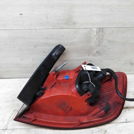 fonar-zadnii-levyi-audi-a6-c6-universal-art-36018-big-4