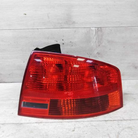 fonar-zadnii-pravyi-audi-a4-b7-art-36984-big-0