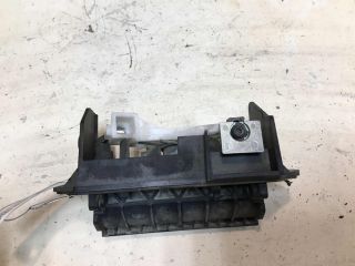 rucka-otkryvaniia-kryski-bagaznika-toyota-corolla-ix-e120-e130-rest-xetcbek-art-37423