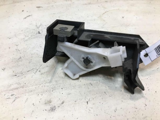 rucka-otkryvaniia-kryski-bagaznika-toyota-corolla-ix-e120-e130-rest-xetcbek-art-37423-big-2