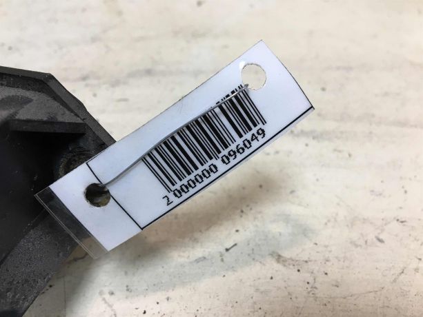 rucka-otkryvaniia-kryski-bagaznika-toyota-corolla-ix-e120-e130-rest-xetcbek-art-37423-big-3