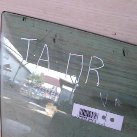 steklo-dveri-perednee-pravoe-toyota-avensis-t25-art-38217-big-1