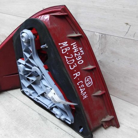 fonar-zadnii-pravyi-mercedes-benz-w203-art-39126-big-3