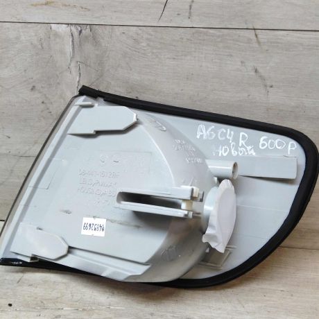 ukazatel-povorota-audi-a6-c4-pravyi-art-40437-big-1