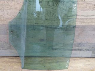 steklo-dveri-zadnee-pravoe-volkswagen-passat-b7-art-40990