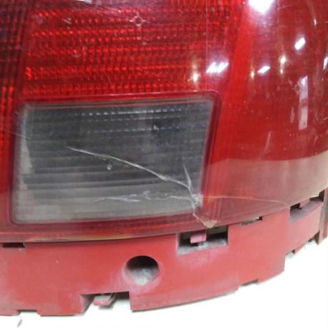fonar-zadnii-pravyi-audi-a4-b5-sedan-defekt-art-41945-big-2