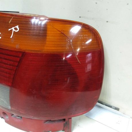 fonar-zadnii-pravyi-audi-a4-b5-sedan-defekt-art-41945-big-4