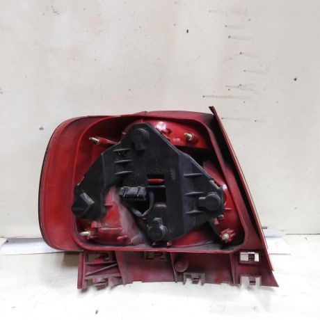 fonar-zadnii-pravyi-audi-a4-b5-sedan-defekt-art-41945-big-5