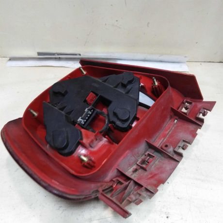 fonar-zadnii-pravyi-audi-a4-b5-sedan-defekt-art-41945-big-1