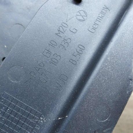 dekorativnaia-nakladka-dvigatelia-volkswagen-bora-23i-agz-art-23173-big-2